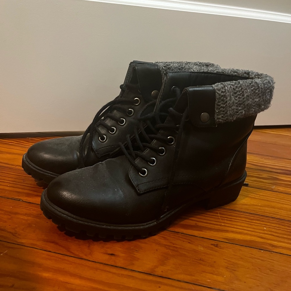 Celebrity NYC Booties with Gray Sweater Accent Size 7